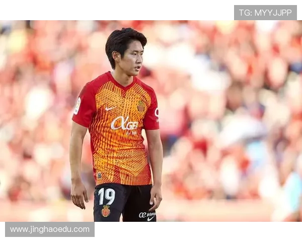 韩国足球球星加盟曼联引关注 他的表现能否为球队带来突破